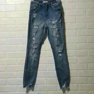 Cello Ripped/Distressed Jeans Size: 00/23 #0057